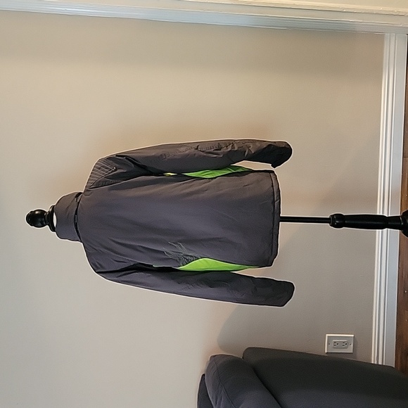 Spyder snowboarding jacket - Picture 2 of 4